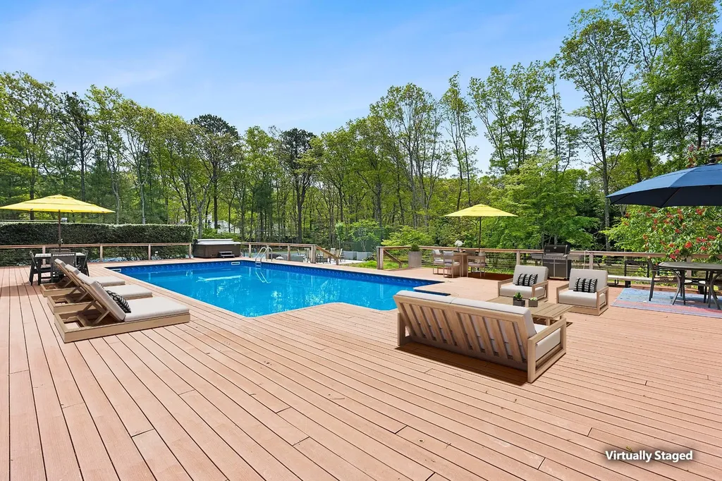 21 Quarter Court Westhampton NY 11977