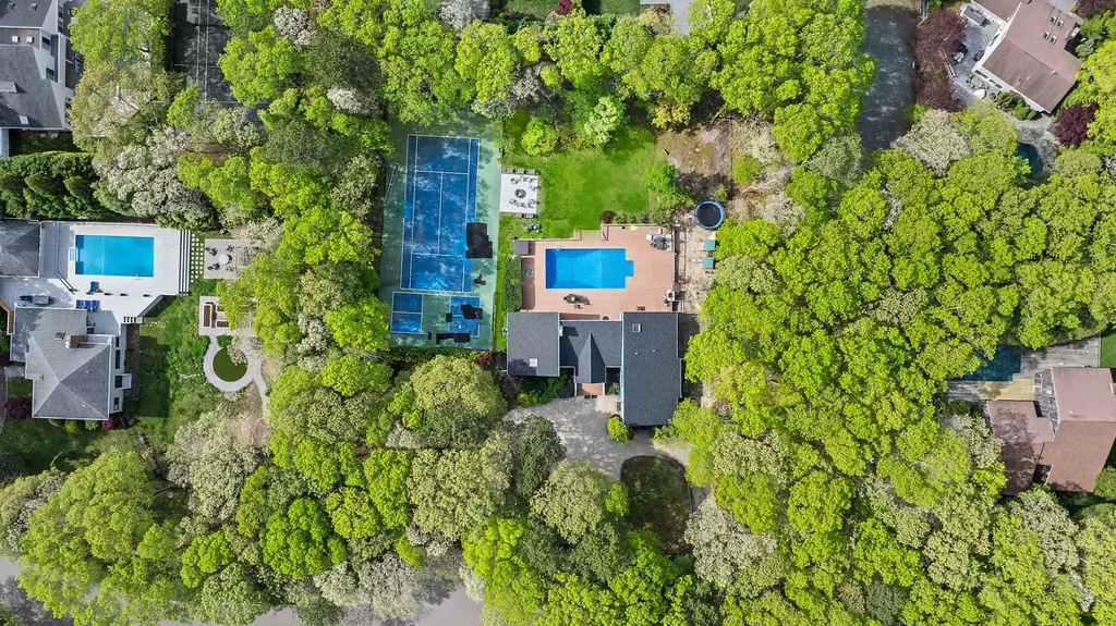 21 Quarter Court Westhampton NY 11977