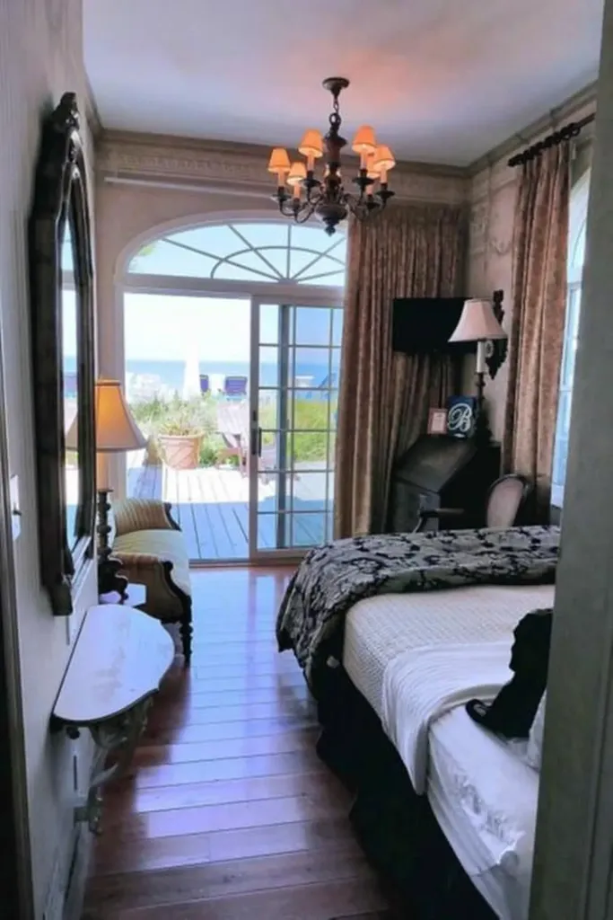 33 Bayview Walk Cherry Grove NY 11782