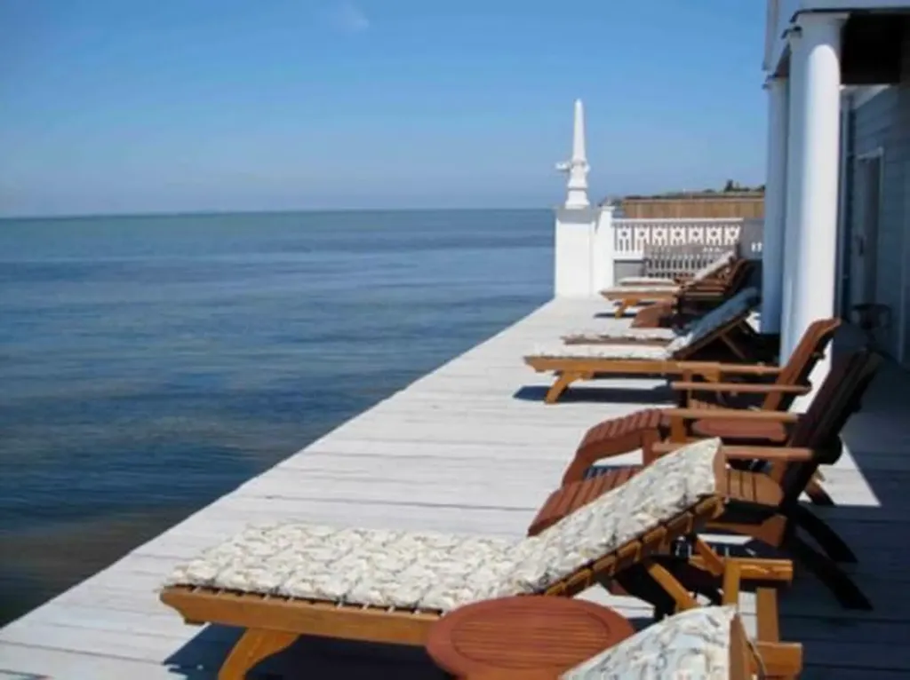 33 Bayview Walk Cherry Grove NY 11782