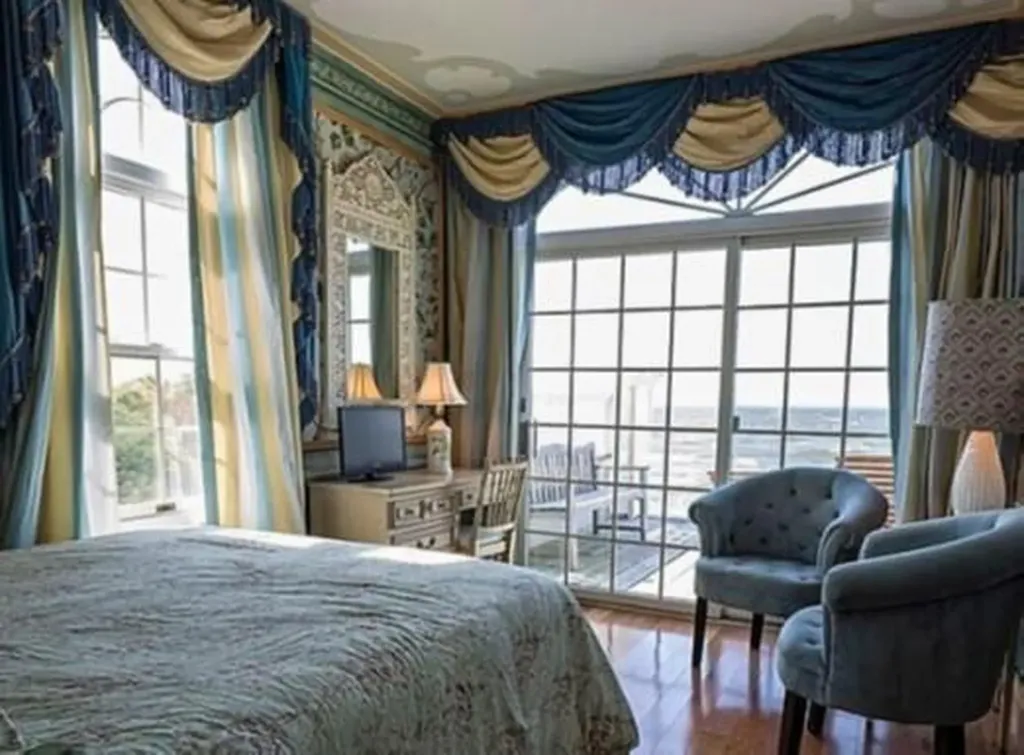 33 Bayview Walk Cherry Grove NY 11782