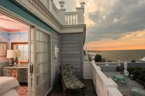 33 Bayview Walk Cherry Grove NY 11782