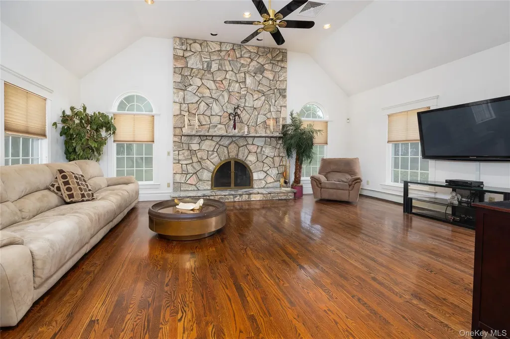 219 Maple Avenue Monroe NY 10950