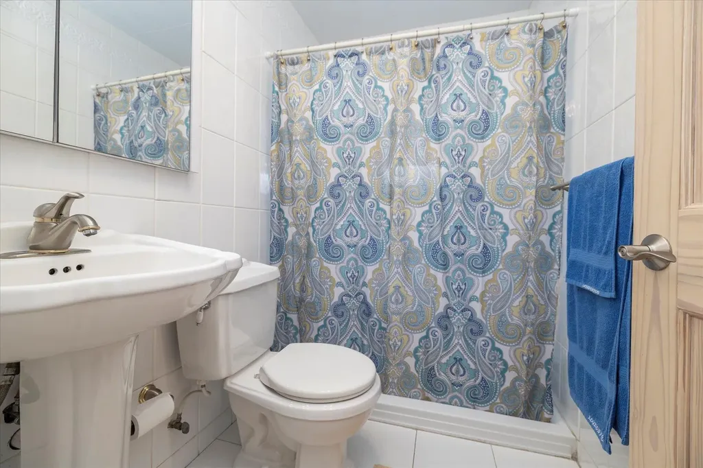 8 Clinton Street Elmont NY 11003