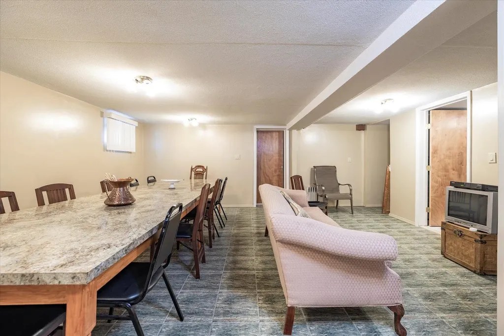 8 Clinton Street Elmont NY 11003