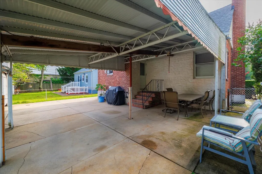 8 Clinton Street Elmont NY 11003