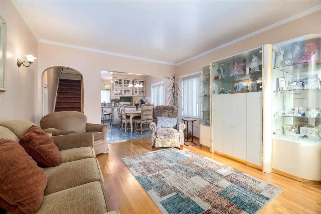 8 Clinton Street Elmont NY 11003