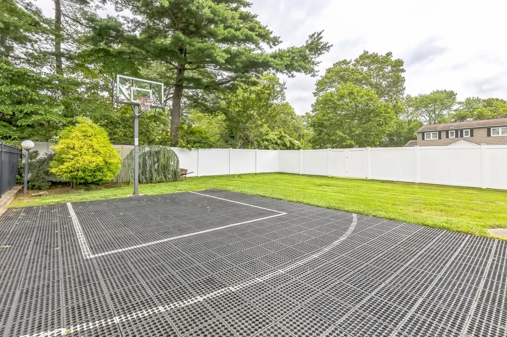 21 Tulipwood Drive Commack NY 11725
