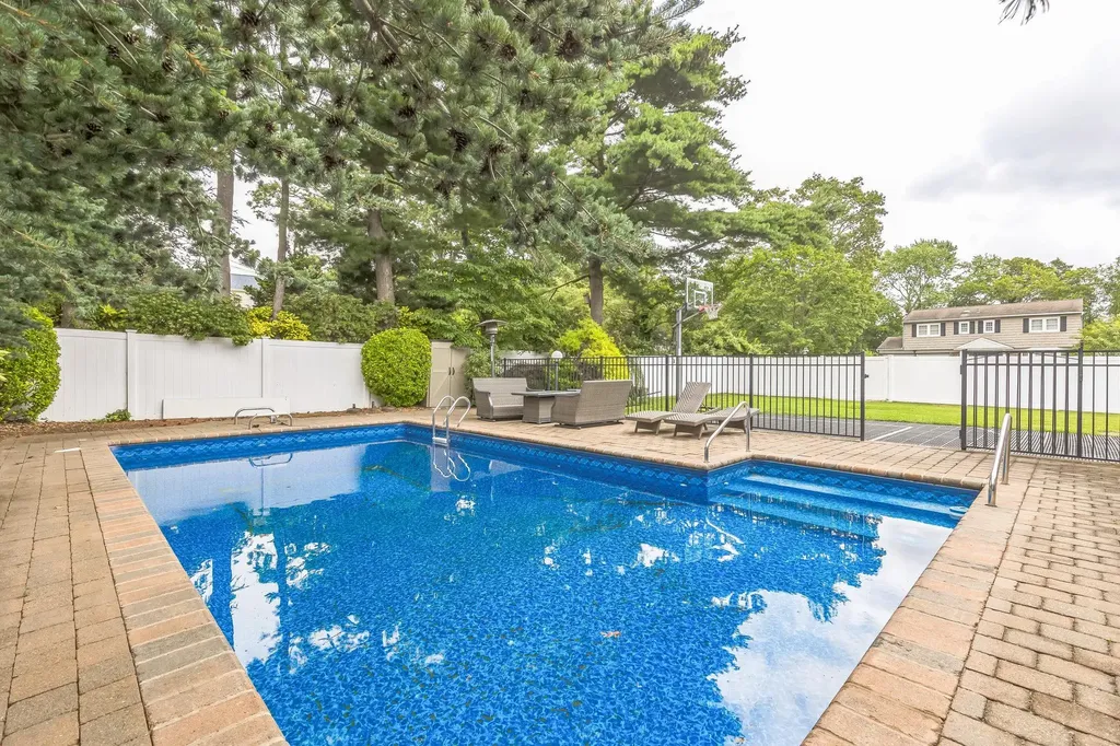 21 Tulipwood Drive Commack NY 11725