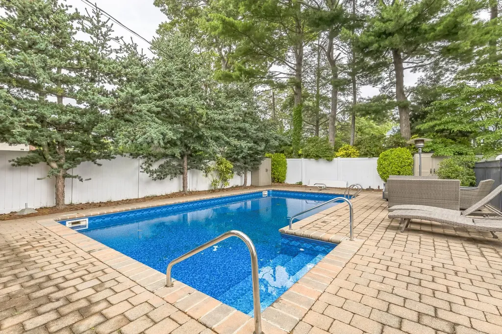 21 Tulipwood Drive Commack NY 11725