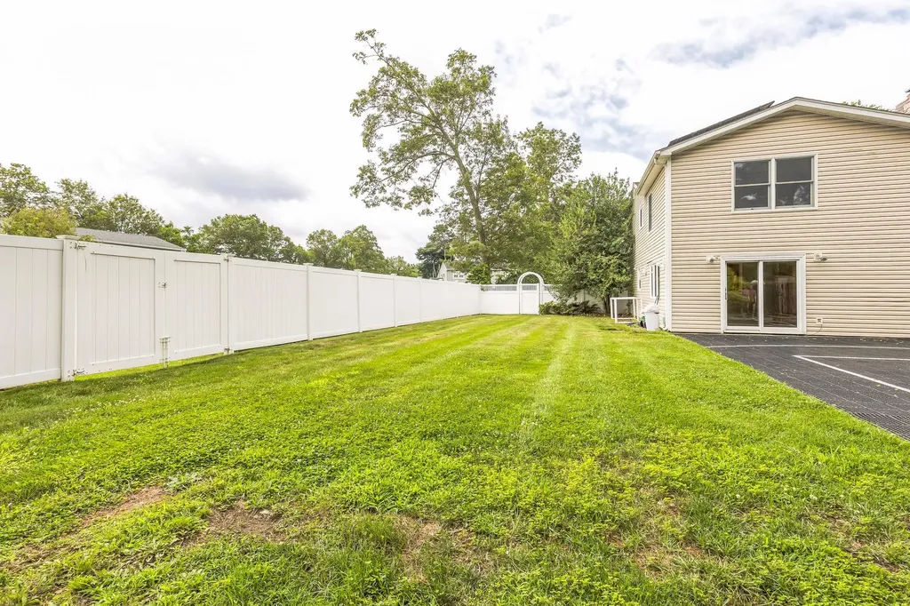 21 Tulipwood Drive Commack NY 11725