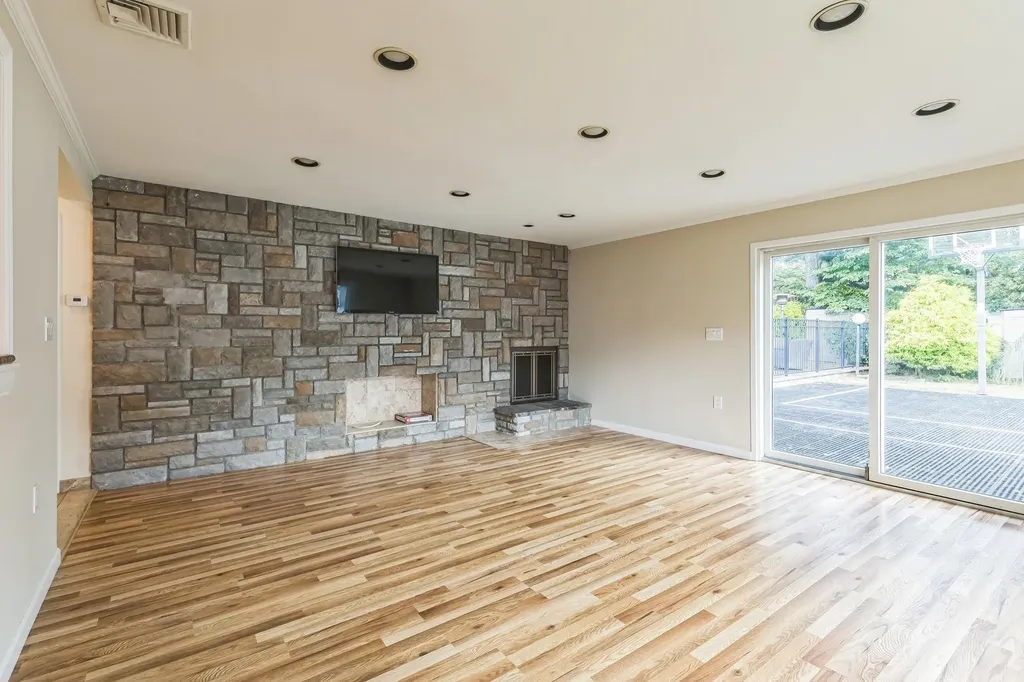 21 Tulipwood Drive Commack NY 11725
