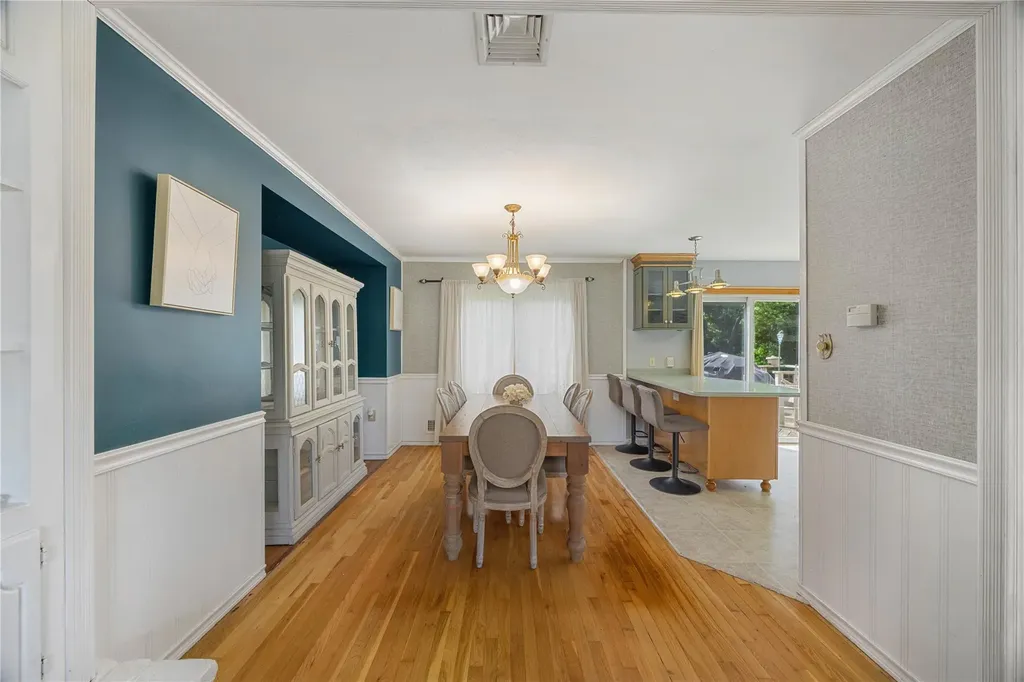 662 Interlaken Lane North Babylon NY 11703