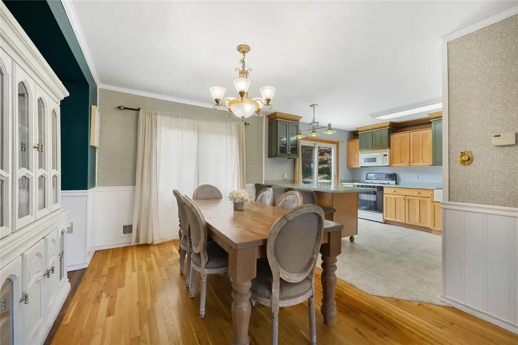 662 Interlaken Lane North Babylon NY 11703
