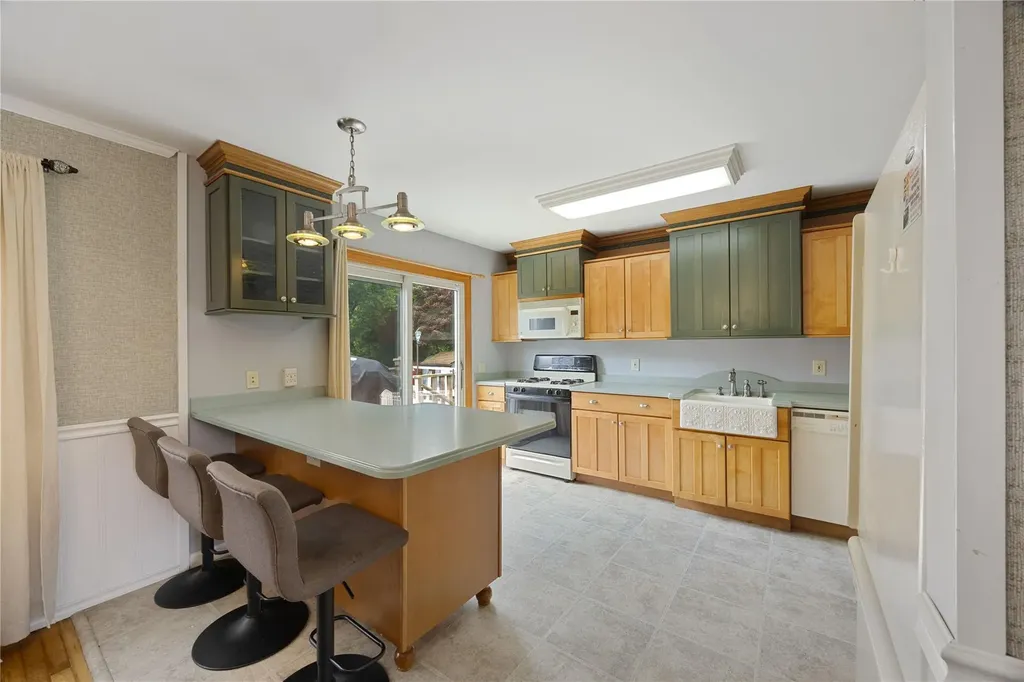662 Interlaken Lane North Babylon NY 11703
