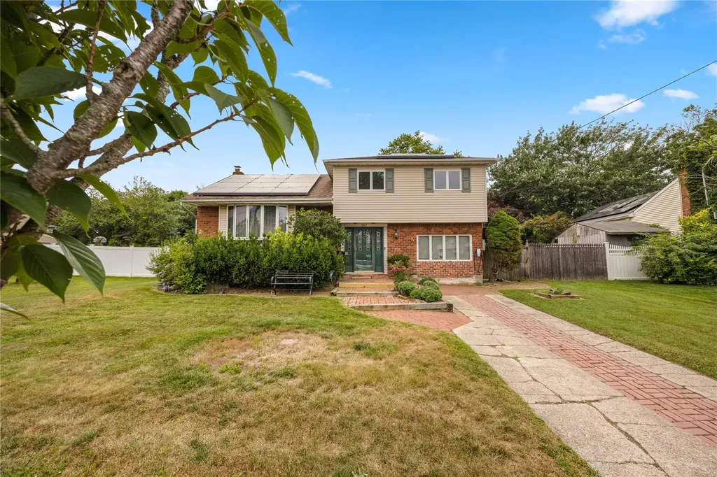 662 Interlaken Lane North Babylon NY 11703