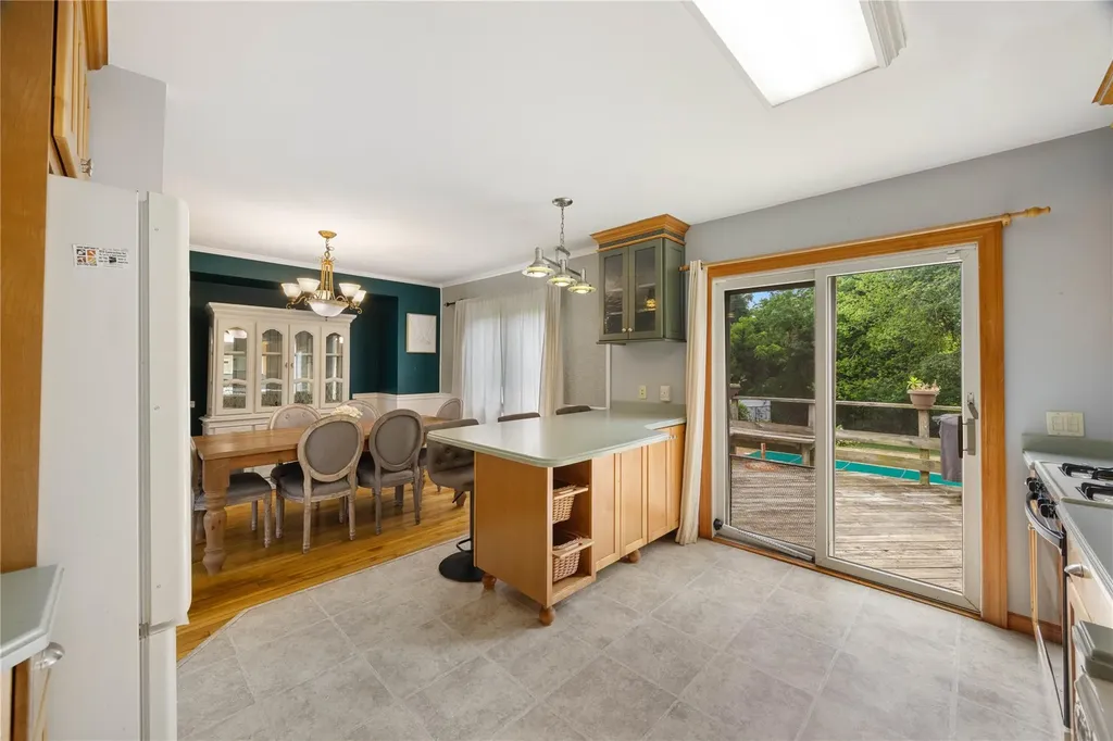 662 Interlaken Lane North Babylon NY 11703
