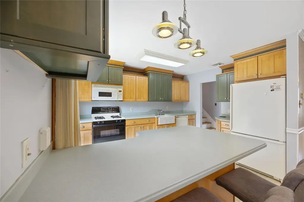 662 Interlaken Lane North Babylon NY 11703