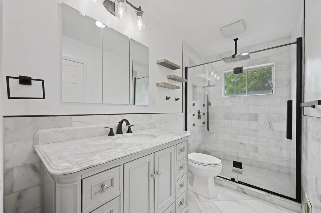 662 Interlaken Lane North Babylon NY 11703