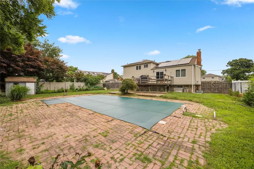 662 Interlaken Lane North Babylon NY 11703