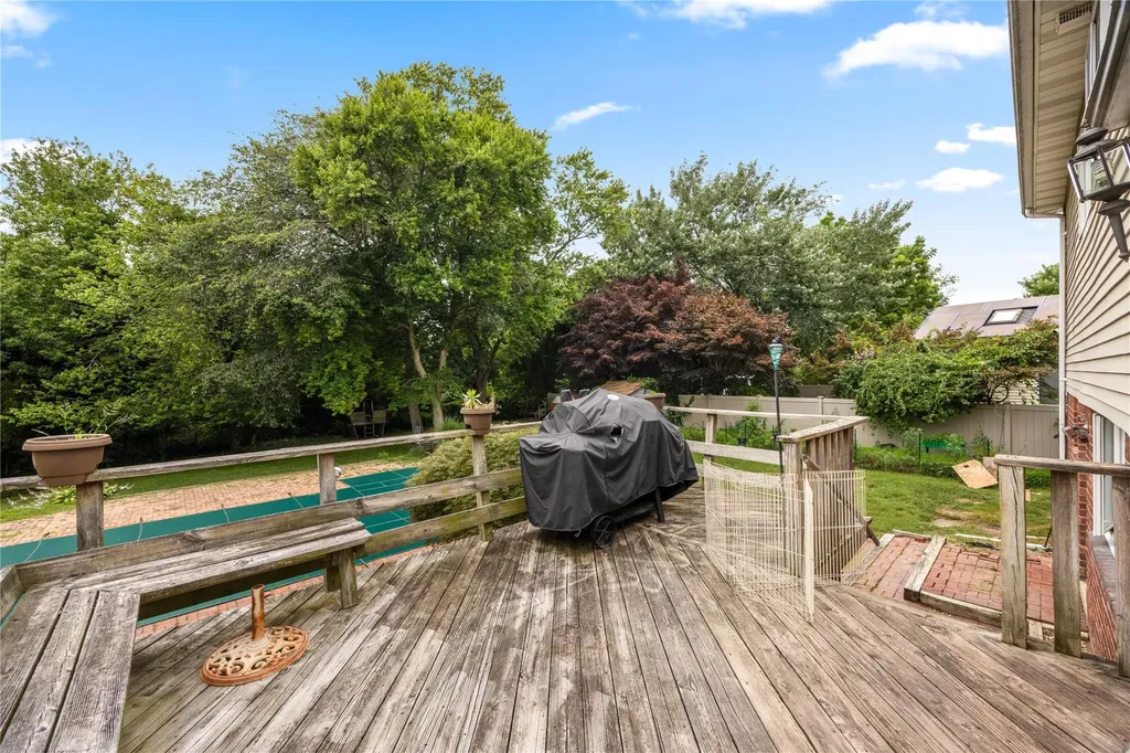 662 Interlaken Lane North Babylon NY 11703