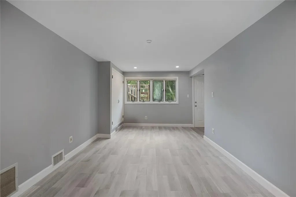 662 Interlaken Lane North Babylon NY 11703