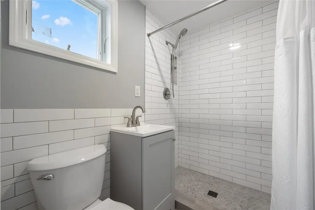 662 Interlaken Lane North Babylon NY 11703