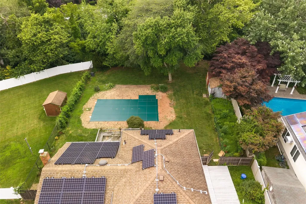 662 Interlaken Lane North Babylon NY 11703