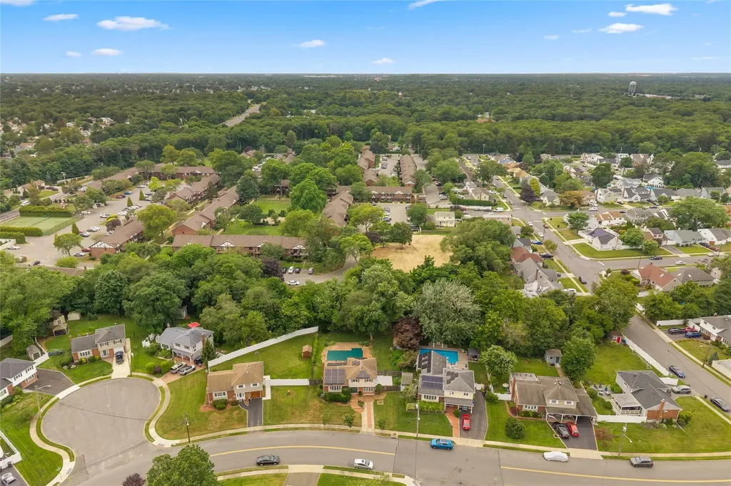 662 Interlaken Lane North Babylon NY 11703