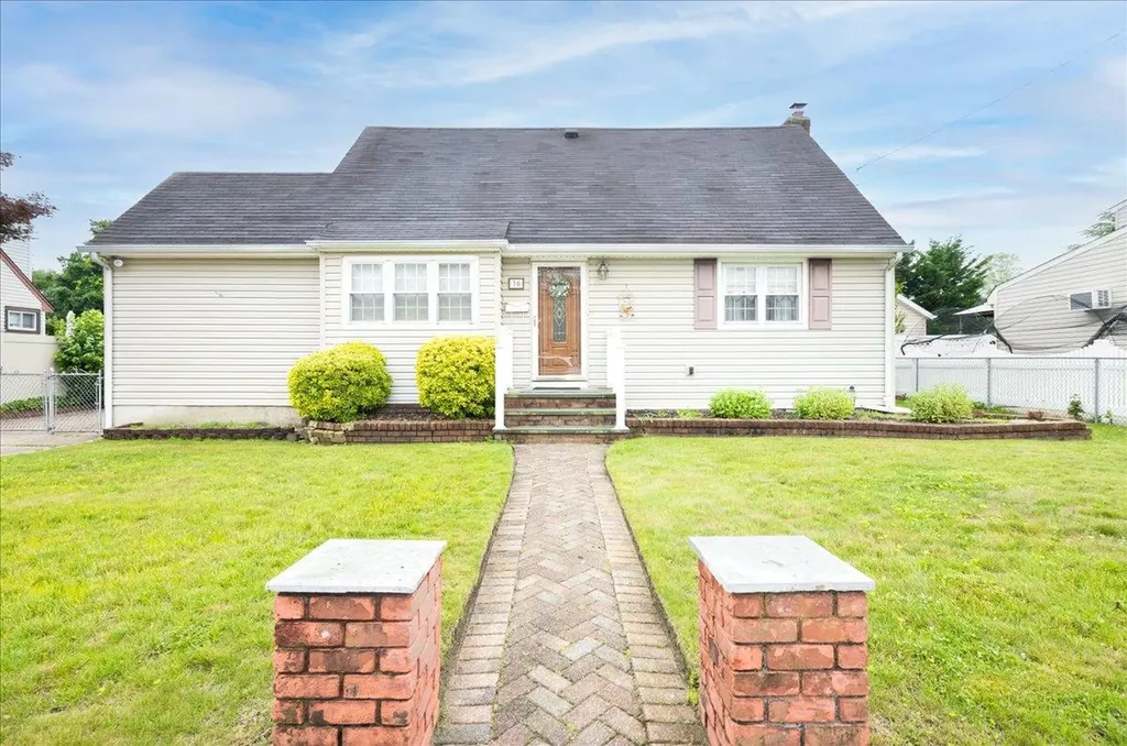 30 Nims Avenue West Babylon NY 11704