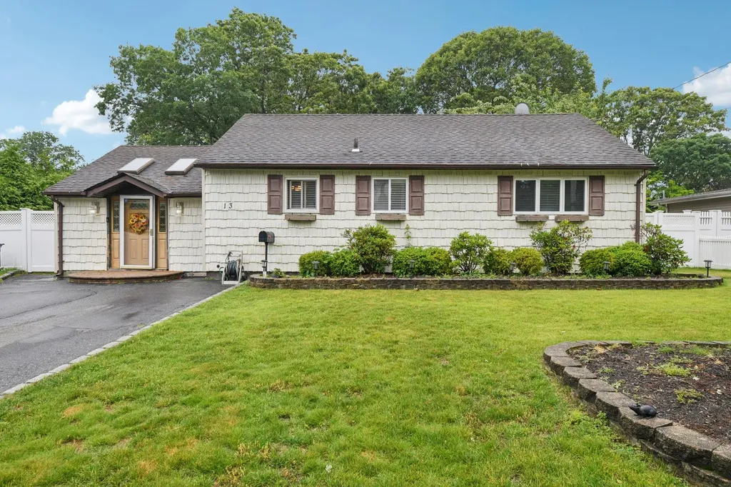 13 Sunset Drive Centereach NY 11720