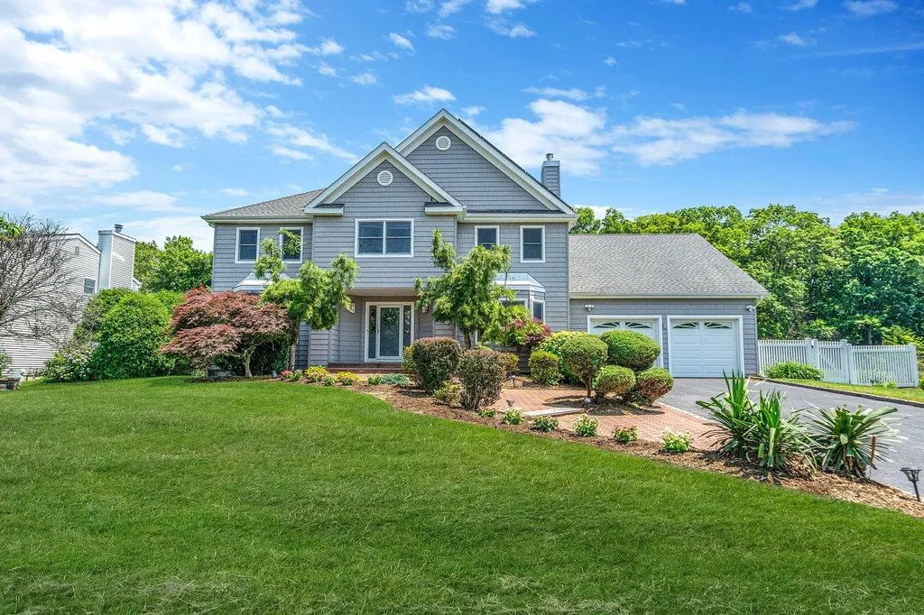 85 Caramel Road Commack NY 11725