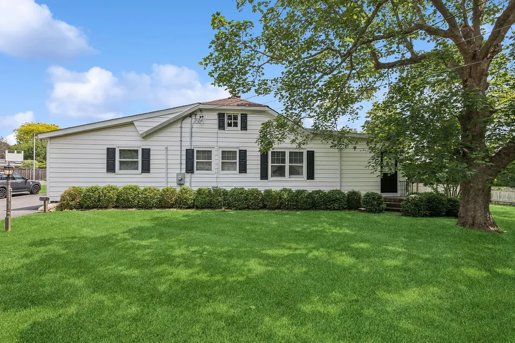 112 Cobb Road Water Mill NY 11976