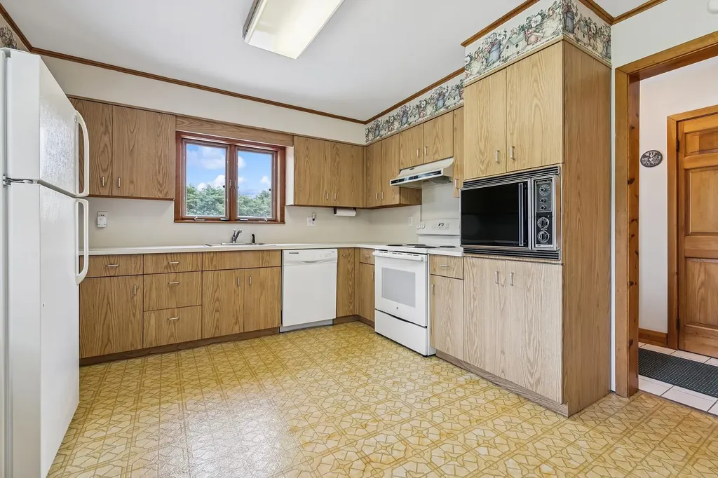 112 Cobb Road Water Mill NY 11976