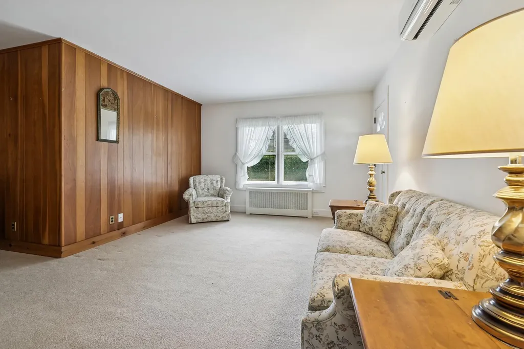112 Cobb Road Water Mill NY 11976
