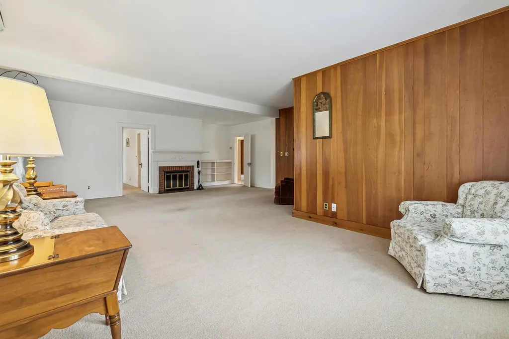 112 Cobb Road Water Mill NY 11976
