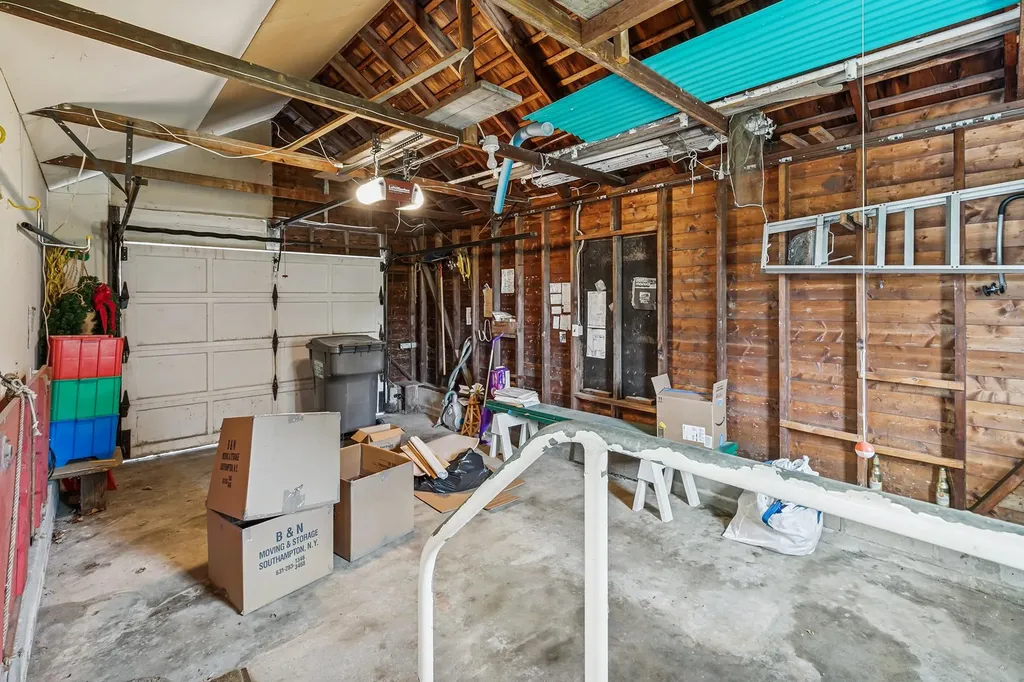 112 Cobb Road Water Mill NY 11976
