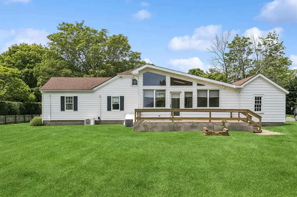 112 Cobb Road Water Mill NY 11976