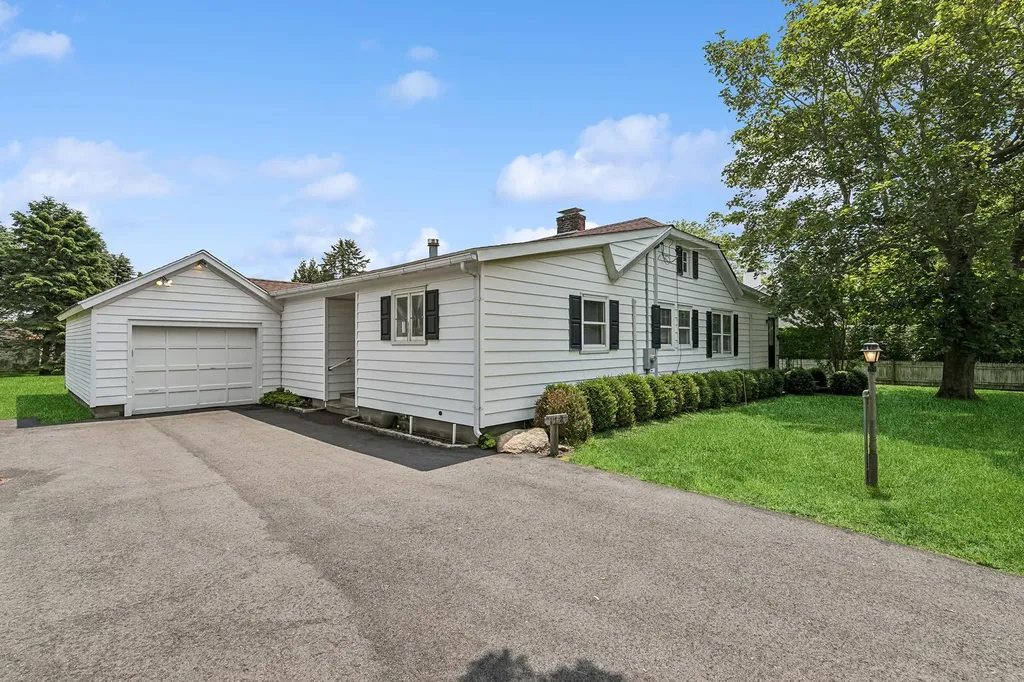 112 Cobb Road Water Mill NY 11976