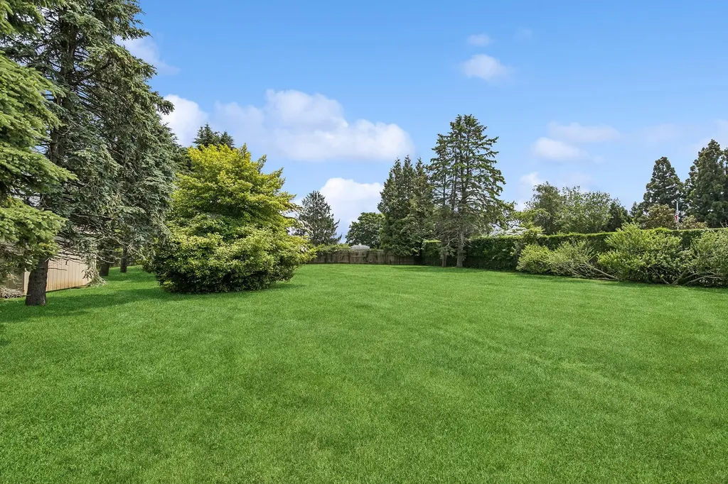 112 Cobb Road Water Mill NY 11976