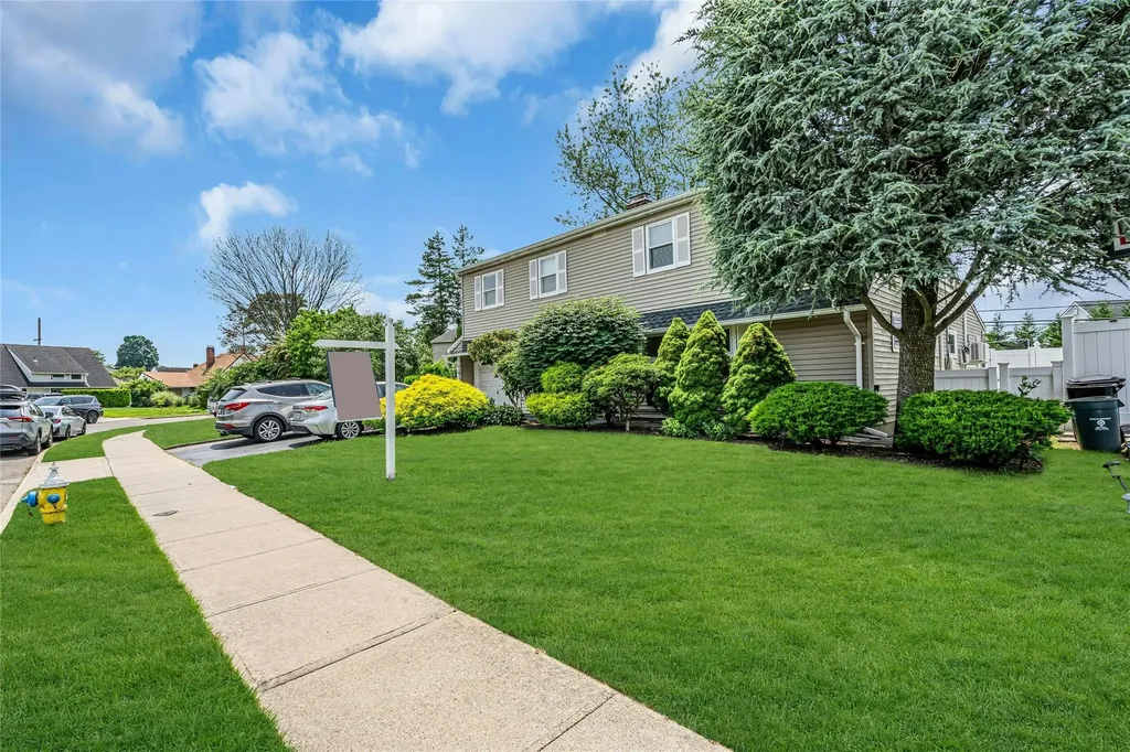 23 Crown Lane Westbury NY 11590