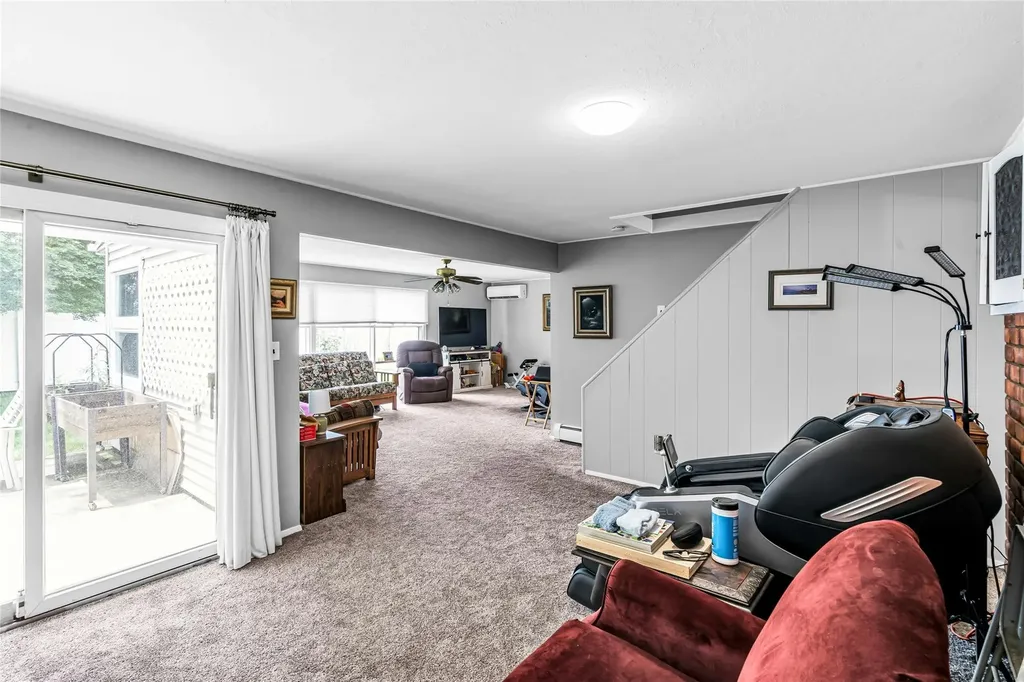 23 Crown Lane Westbury NY 11590