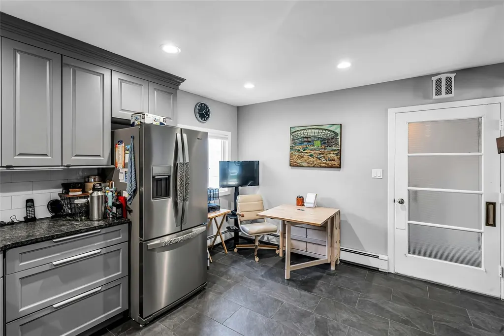23 Crown Lane Westbury NY 11590