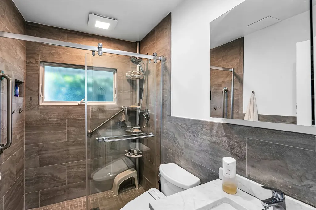 23 Crown Lane Westbury NY 11590