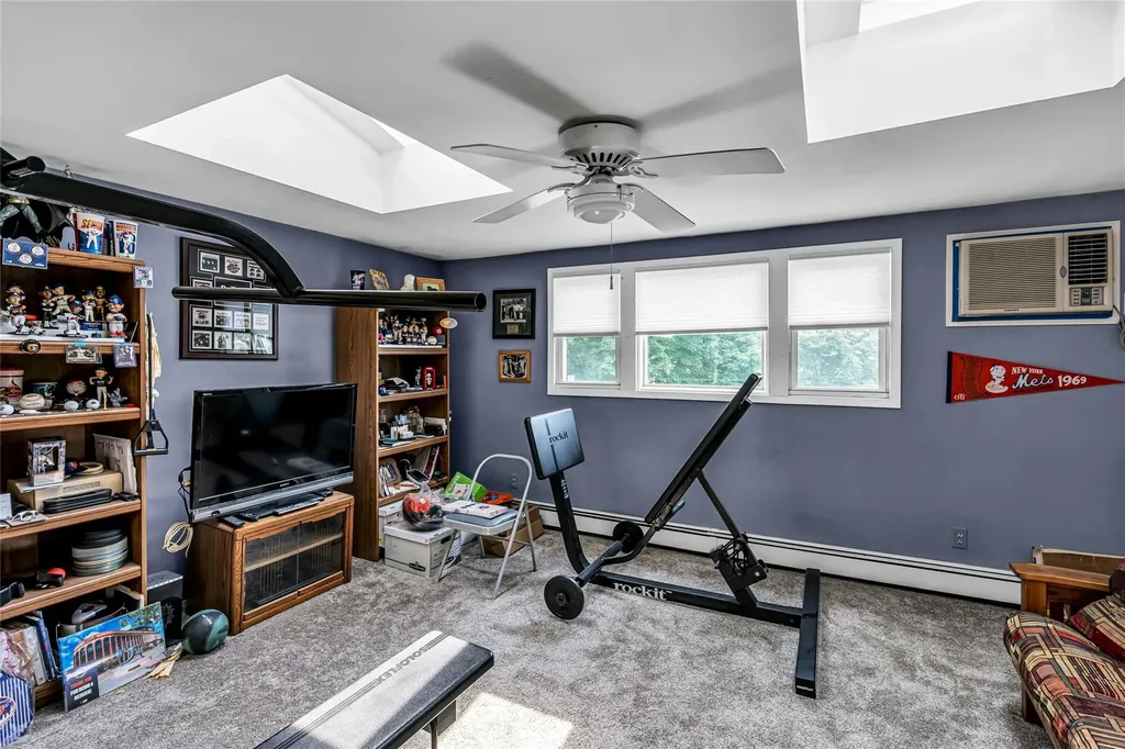 23 Crown Lane Westbury NY 11590