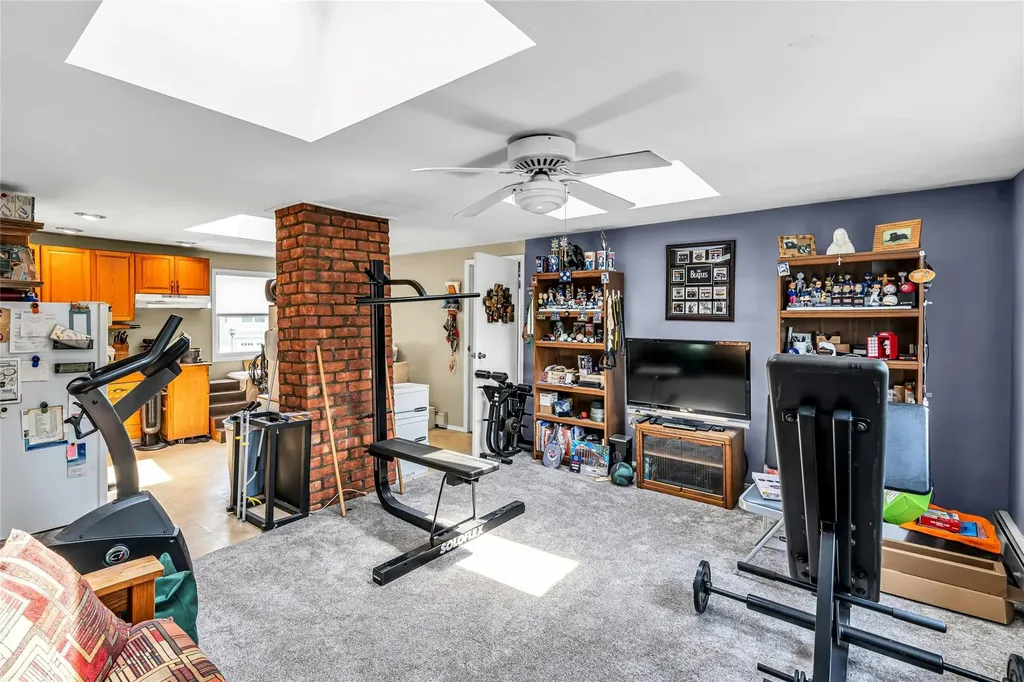 23 Crown Lane Westbury NY 11590