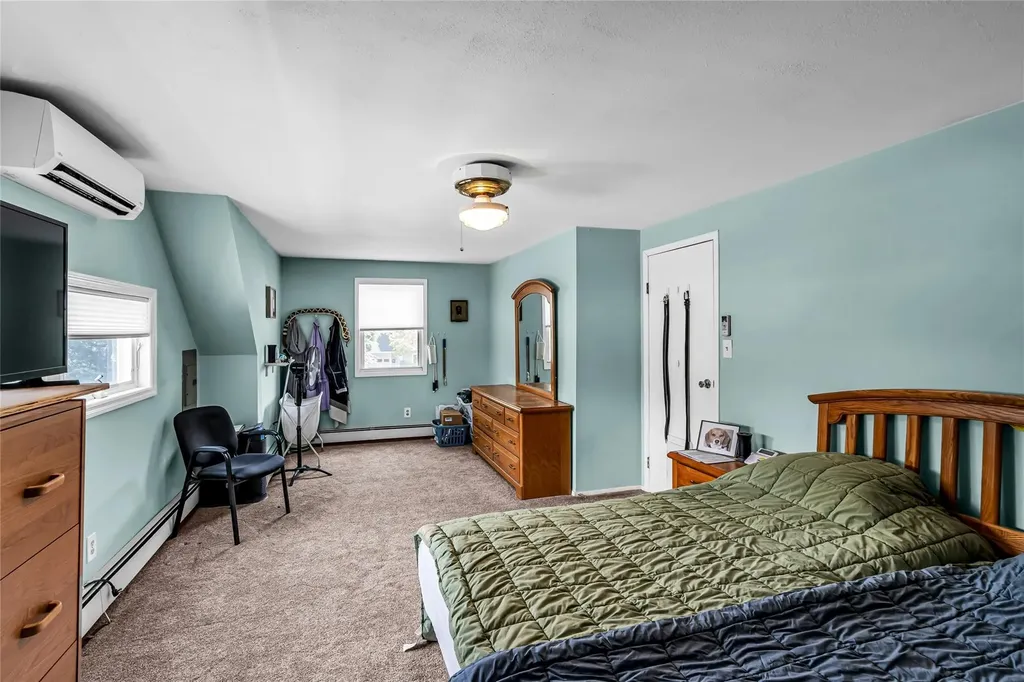 23 Crown Lane Westbury NY 11590