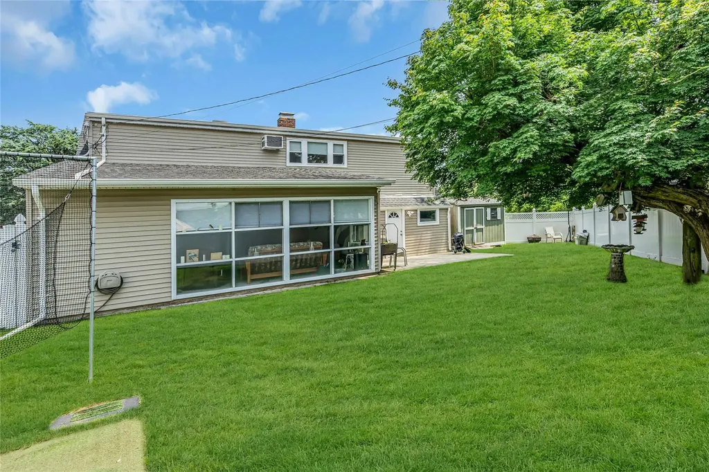 23 Crown Lane Westbury NY 11590