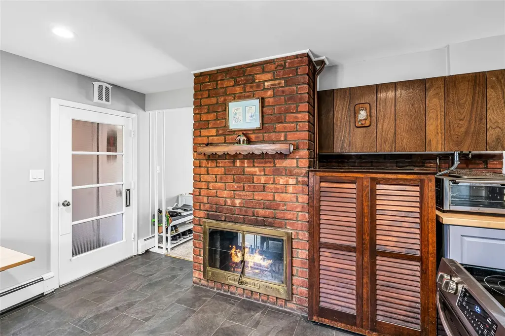 23 Crown Lane Westbury NY 11590