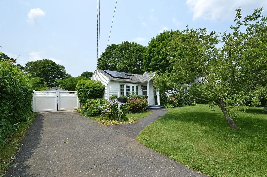 1578 N Thompson Drive Bay Shore NY 11706